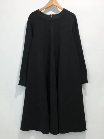 MACPHEE 이소재 절개 니트 스트레치 롱 슬리브 원피스