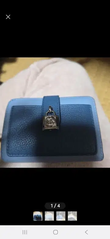 파란색 접이식 지갑 카드 슬롯 포함