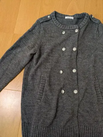 뉴요커 니트 자켓 가디건 에폴렛 은색 버튼 프리