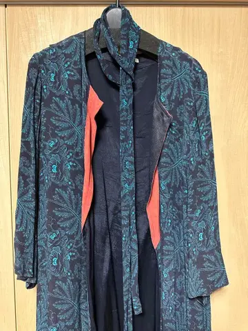 NE QUITTEZ PAS 네이비와 터콰이즈의 잎 패턴 롱 가디건