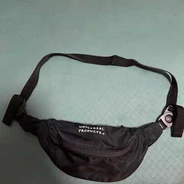 UNIVERSAL PRODUCTS 바디백 블랙