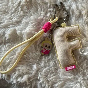 POP MART F자형 펜던트 러브브 포함