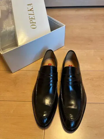 OPELKA 블랙 가죽 로퍼