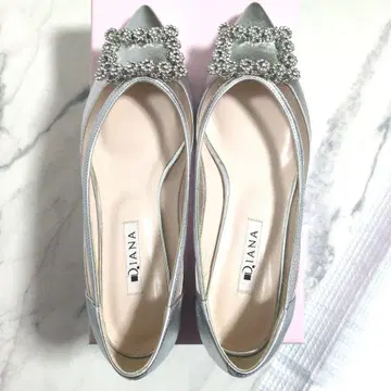새상품 DAIANA 실버 비쥬 장식 플랫슈즈 24cm