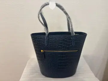 어텐션 ( ATTENTION ) 악어 엠보싱 토트백