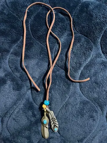 깃털 모티브 목걸이