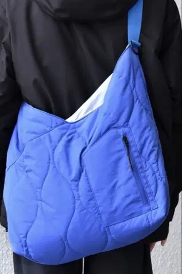 퀼팅 숄더백 파랑