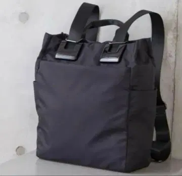 새상품급 이아파피오네 수지 부품 백팩 블랙