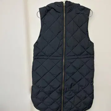 블랙 퀼팅 다운 베스트 골드 지퍼