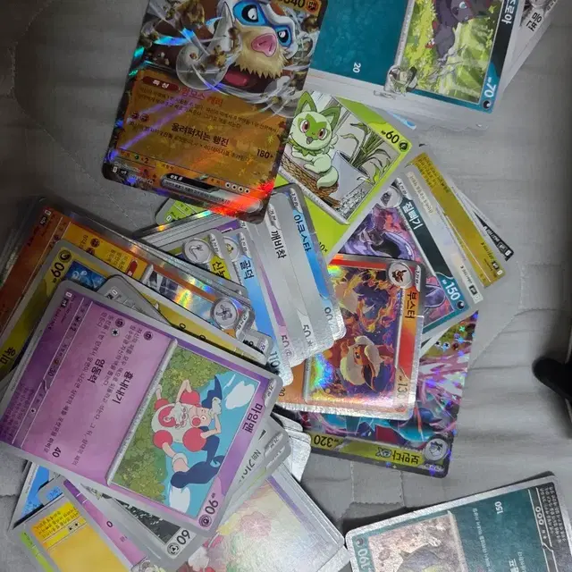 포켓몬 카드(200장이상) + 앨범 일괄 판매합니다