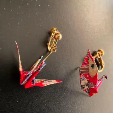 종이학 디자인 귀찌 빨간색 금색