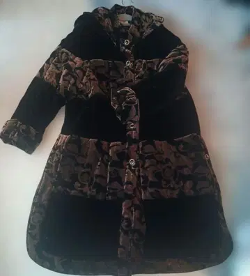 후드 부착 벨벳풍 롱 코트