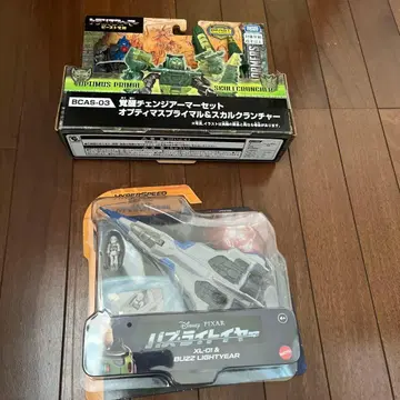 [ 하자품 ] [ 새상품 ] 트랜스포머 피규어와 버즈 라이트이어의 우주선