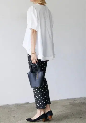 Frene 프라네 도트 센터 프레스 테이퍼드 슬림 레그 팬츠