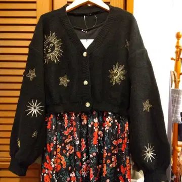 새상품 블랙 니트 가디건 별과 태양 자수