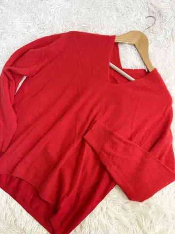 GALLARDAGALANTE 빨간색 절개 니트