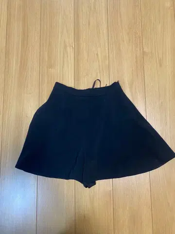 Lily Brown 블랙 플레어 큐롯