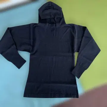 ZUCCa 블랙 후드 부착 니트