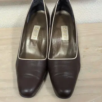 파이핑이 멋스러운 펌프스 (36)