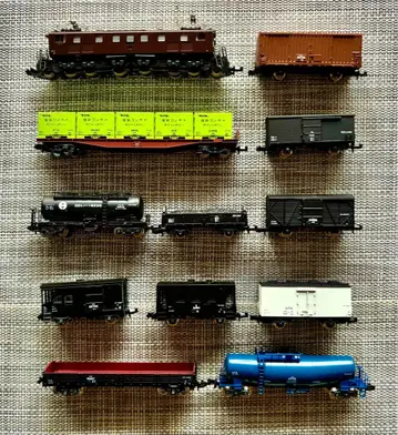 KATO N 게이지 EF15와 화물 열차들