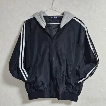 블랙 나일론 자켓 후드 부착