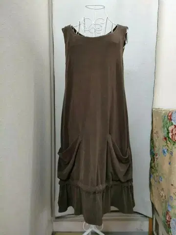 내추럴 바이 폭시 브라운 원피스