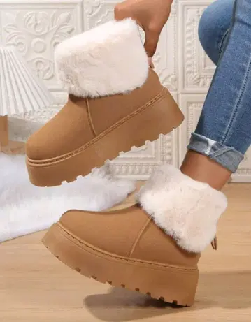 퍼 달린 베이지 숏부츠