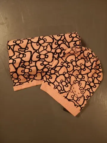 헬로키티 니트 모자와 스카프 세트