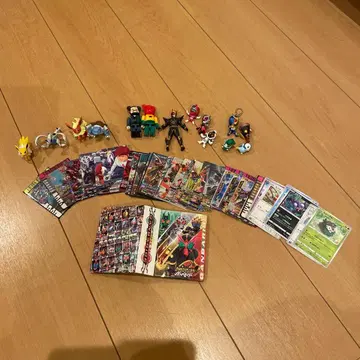 포켓몬과 슈퍼전대 히어로 피규어와 카드 세트