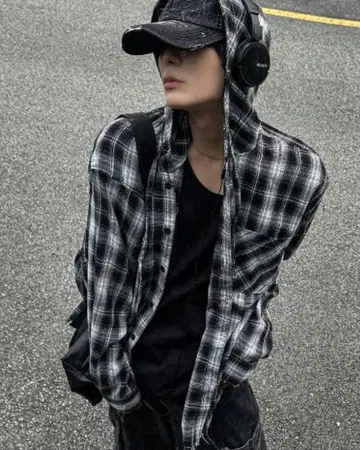 [ 가격 인하 가능 ] 블리치 체크 후드 셔츠