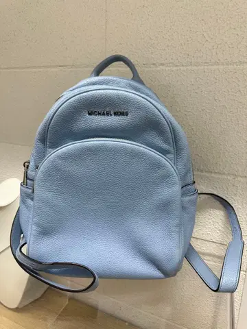 MICHAEL KORS 라이트 블루 백팩