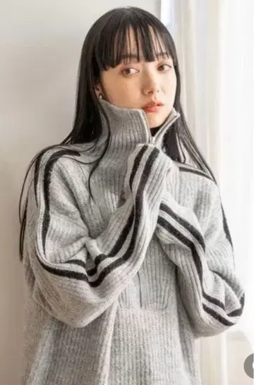 로리즈팜 하이 지퍼 니트 풀오버 하프 지퍼 그레이