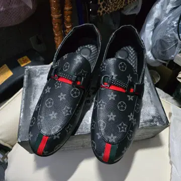 블랙 로퍼 별 패턴 프린트