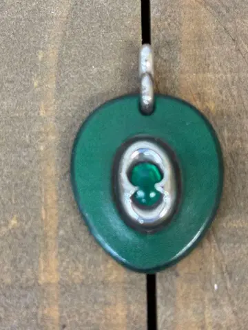 그린 컬러 타원형 펜던트
