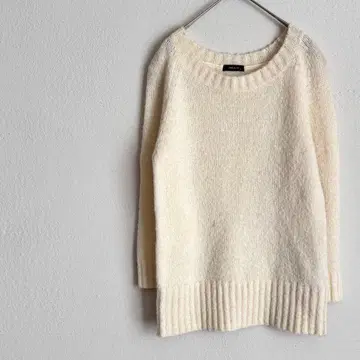 컴시즘 긴팔 니트 스웨터 모헤어 부드러운 소재 아이보리 무지