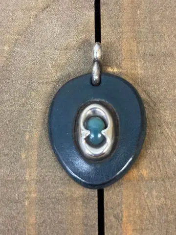 블랙 타원형 펜던트