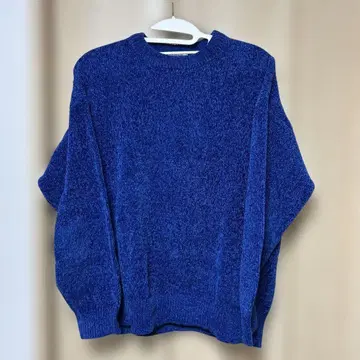 파란색 니트 스웨터 L 사이즈
