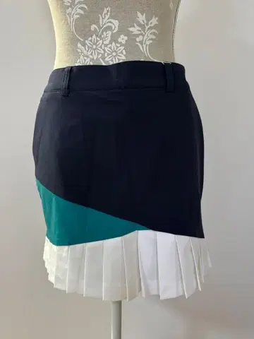 미사용 TaylorMade 여성용 골프 스커트