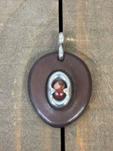 브라운 오벌 펜던트