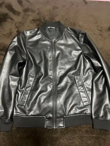 ZARA 블랙 가죽 자켓 M 사이즈