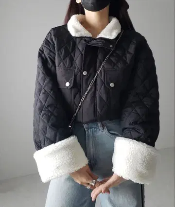 [밑단 조절 가능한 2WAY] 하이넥 보아 퀼팅 숏 블루종