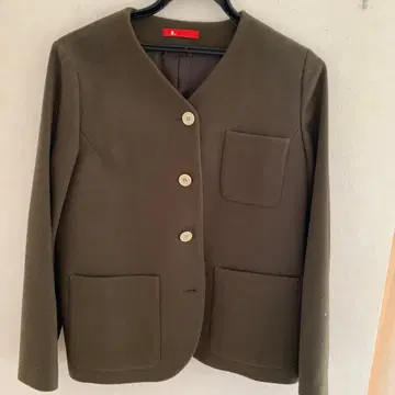 a. 올리브 그린 노카라 자켓