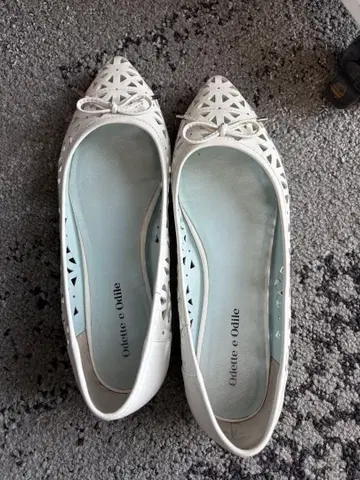 오데뜨 앤 오딜 컷워크 플랫슈즈