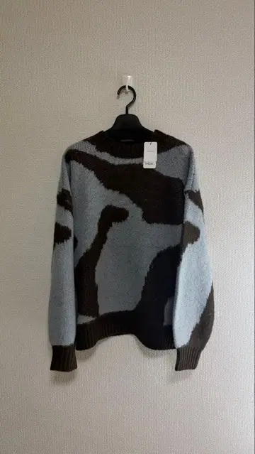 카모플라쥬 패턴 긴팔 니트 스웨터