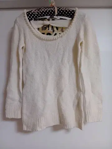 백리본 화이트 펄 장식 긴팔 니트 스웨터 핑키걸즈 LUX