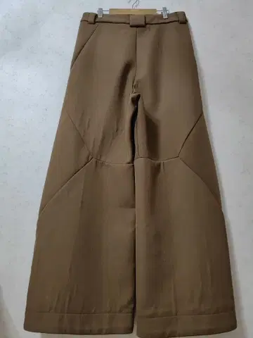브라운 와이드 팬츠 입체 디자인