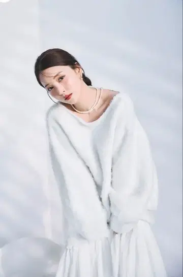 새상품 폴로 백 오픈 샤기 니트