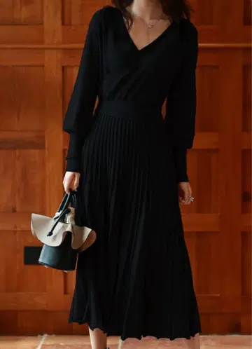 Sov. 소브 카슈쿨 플리츠 니트 플레어 원피스