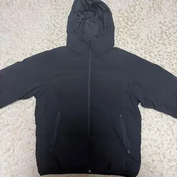 GU 블랙 다운 자켓 후드 부착