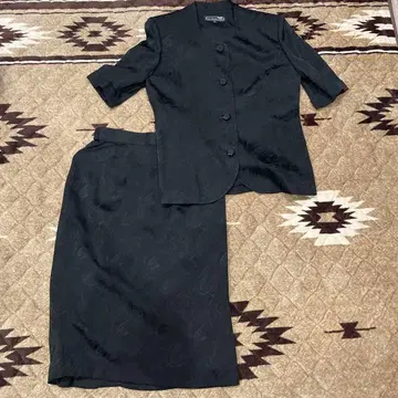 블랙 스커트 수트 반팔